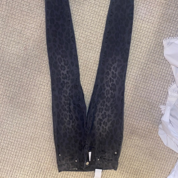 BlankNYC leopard printed jeans- size 24 NWT - Picture 2 of 4